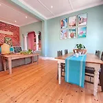 Starry Starry Night - Cape Town, 3-Bedroom 2-Bathroom Seaside House In Three Anchor Bay