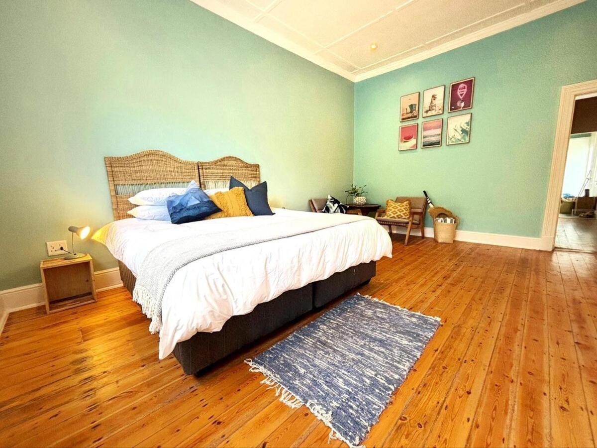 Starry Starry Night - Cape Town, 3-bedroom 2-bathroom Seaside House In Three Anchor Bay Holiday home Cape Town