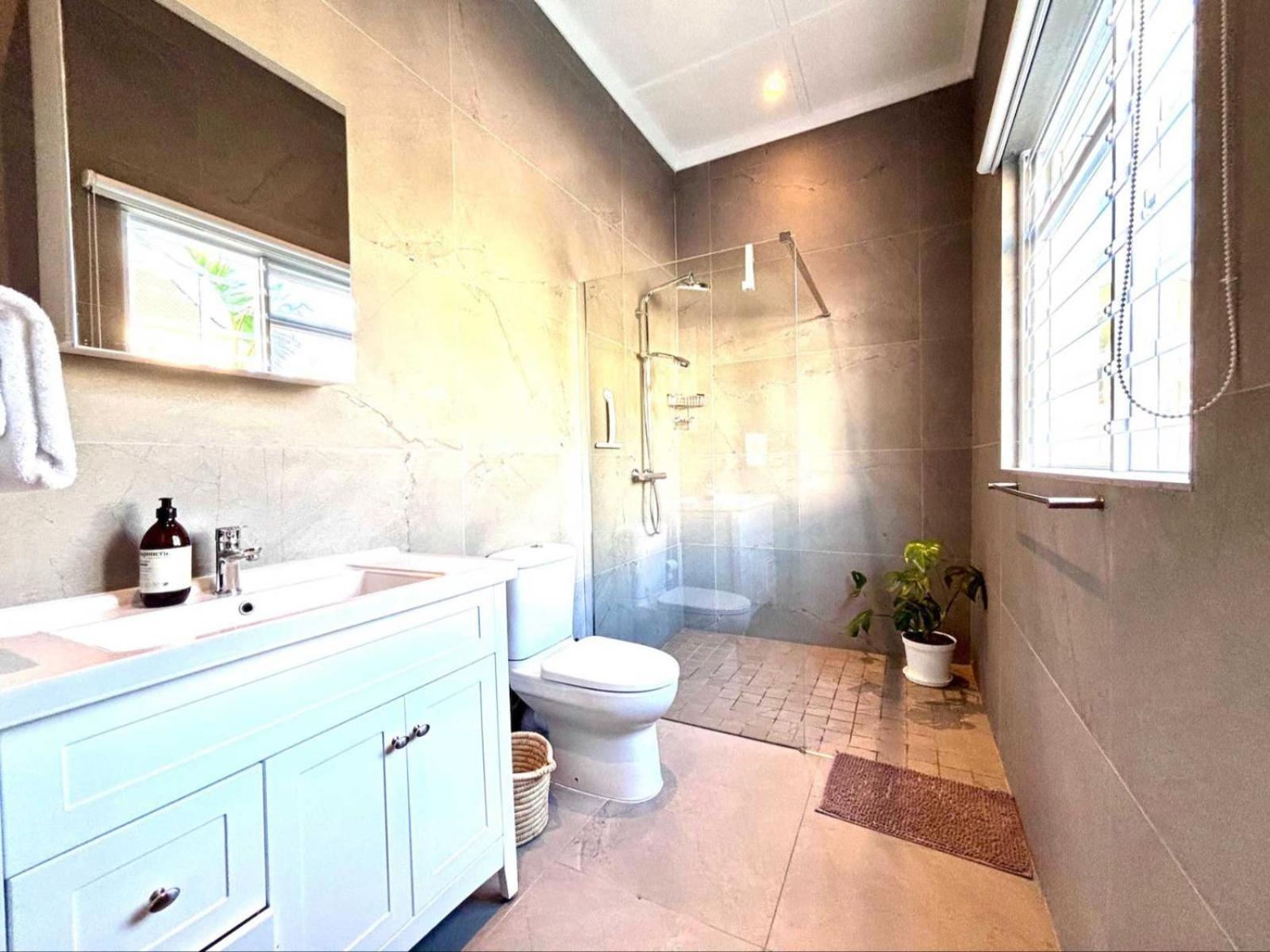 Starry Starry Night - Cape Town, 3-bedroom 2-bathroom Seaside House In Three Anchor Bay *